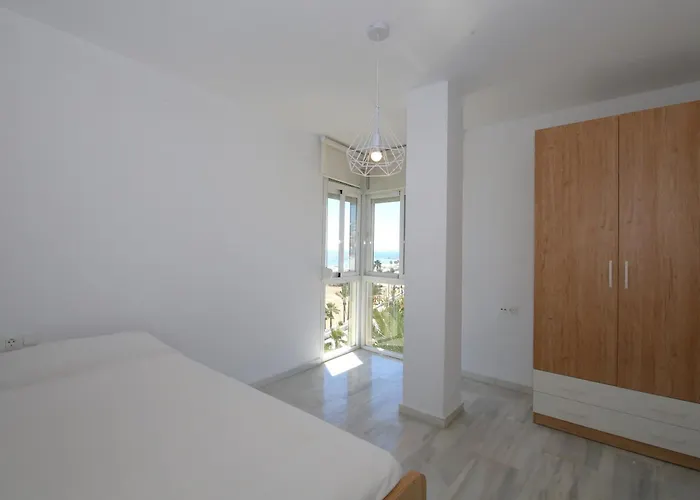 Town Panorama Εστεπόνα